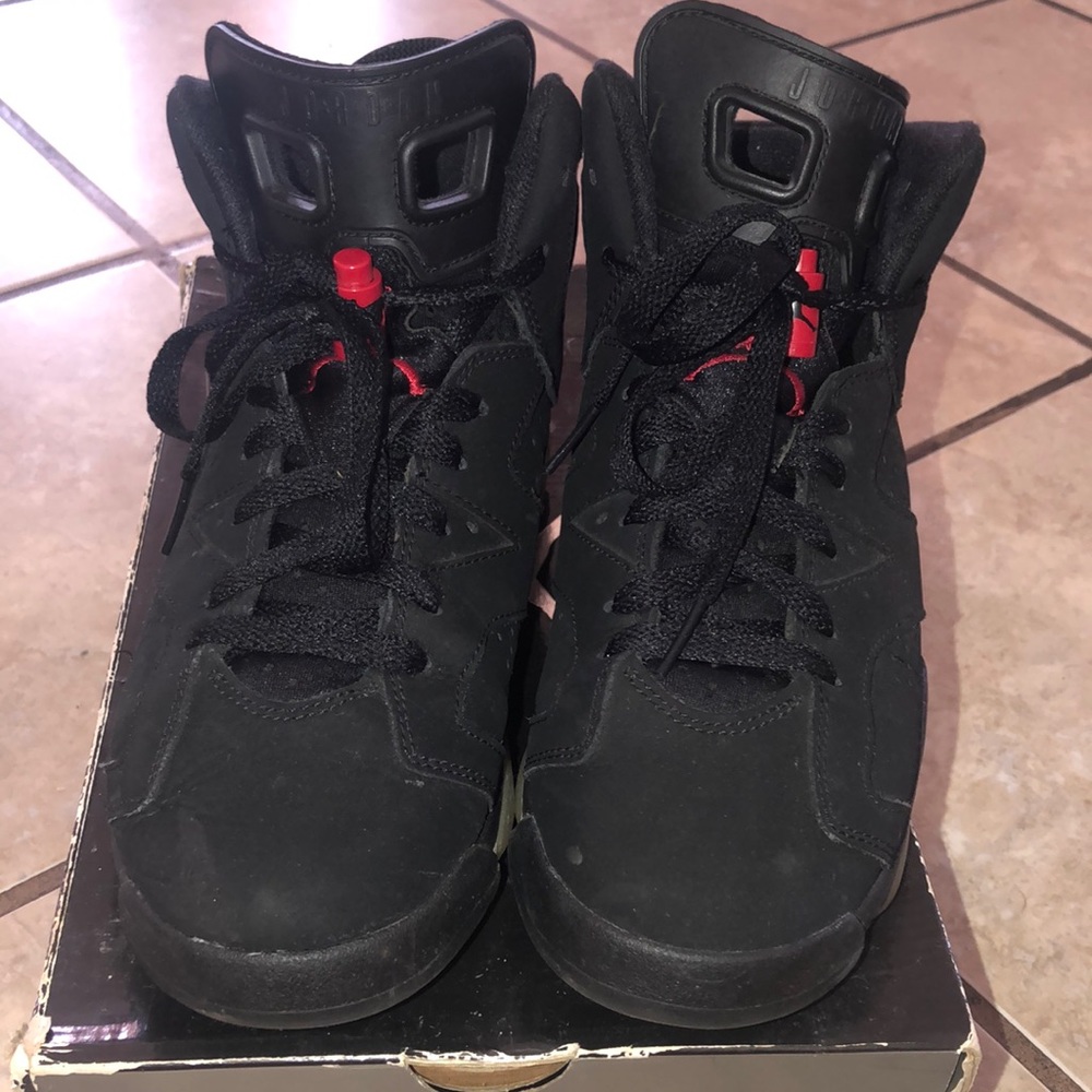 Air Jordan Retro 6 black/Varsity Red size 5.5Y